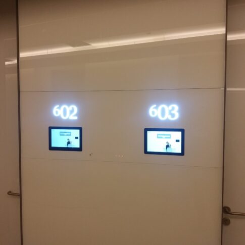 Acibadem-Hastanesi-Atasehir-Doktor-Kapi-Bilgilendirme-Ekranlari-1