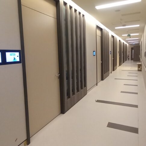 Acibadem-Hastanesi-Taksim-Doktor-Kapi-Bilgilendirme-Ekranlari-1