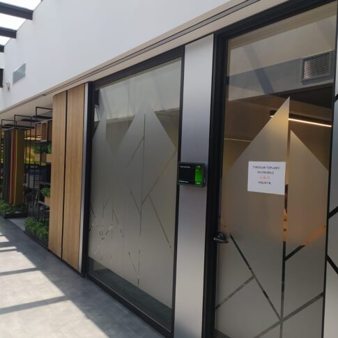 Assan-Aluminyum-Toplantı-Odasi-Bilgilendirme-Ekranlari-4