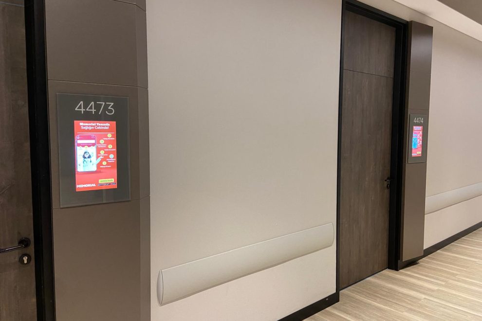 Memorial Bahcelievler Hastanesi Doktor Kapi Bilgilendirme Ekranlari
