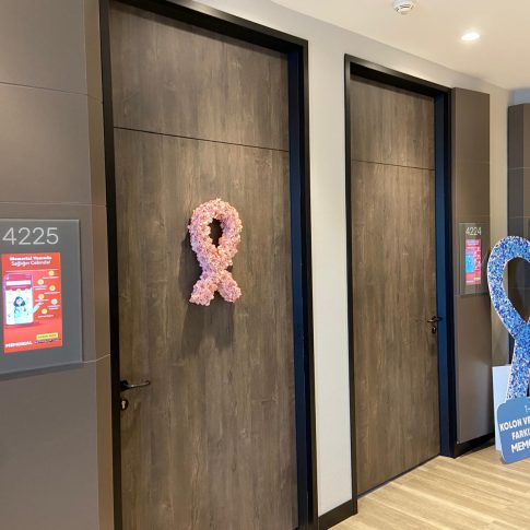 Memorial Bahcelievler Hastanesi Doktor Kapi Bilgilendirme Ekranlari