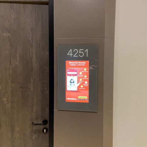 Memorial Bahcelievler Hastanesi Doktor Kapi Bilgilendirme Ekranlari